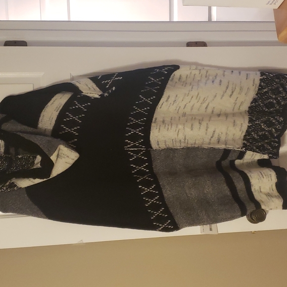 Free People Solstice Spirit Poncho - Picture 9 of 10